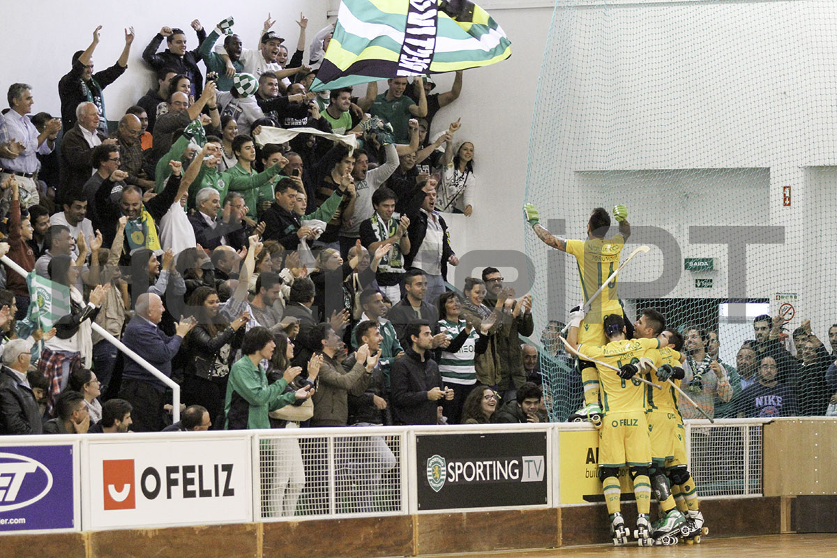 João Pinto celebra de forma efusiva o último golo da partida