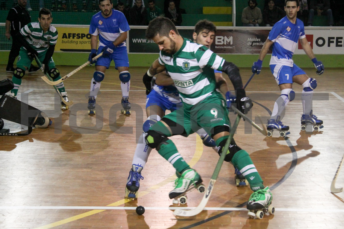 Com André Moreira na expectativa. Os dois jogadores combinaram para os terceiro e quarto golos