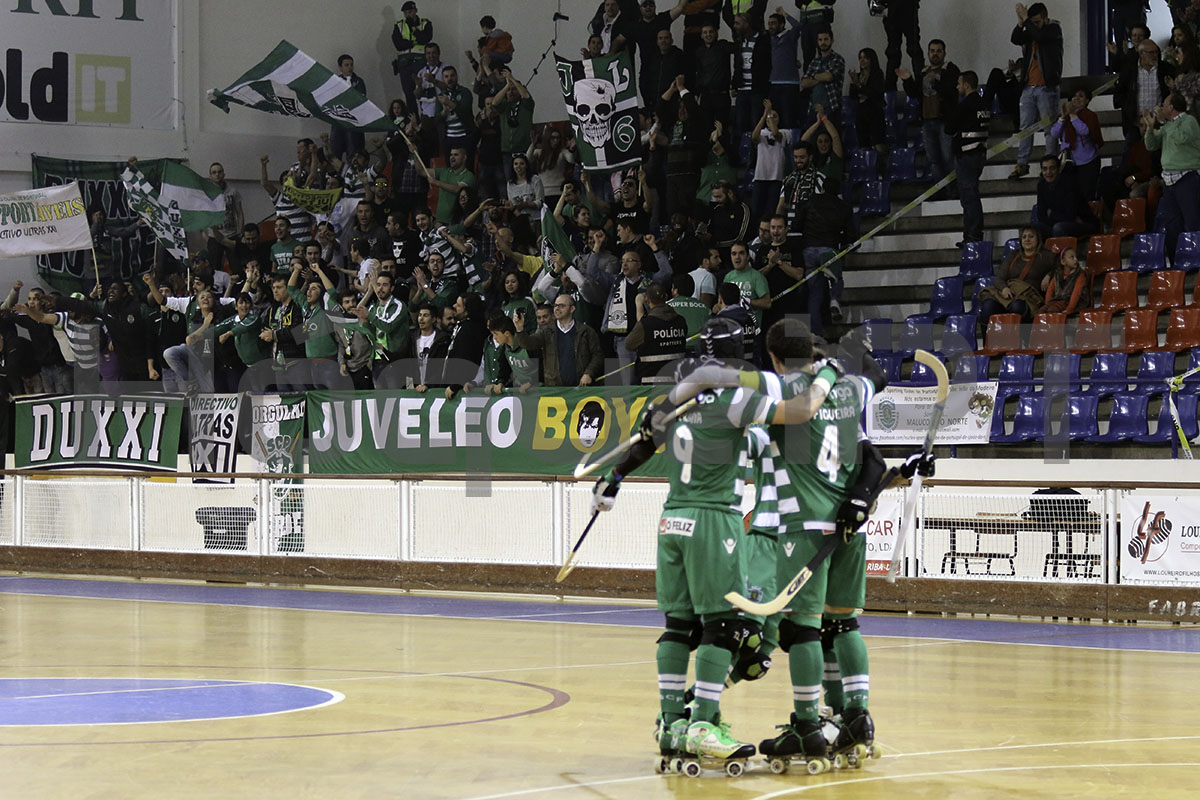 Leões festejam o segundo golo, que dava vantagem na eliminatória