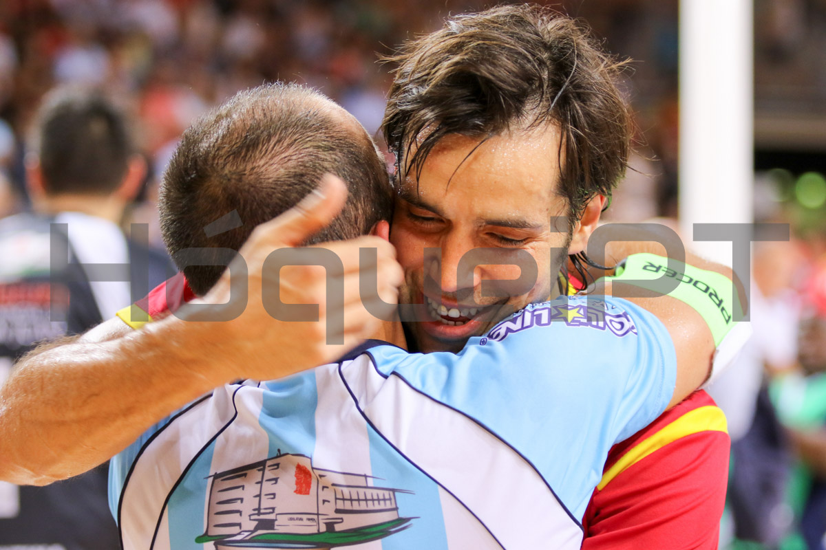 “Tu mereces”, disse Jordi Bargalló a Carlos López no final de uma partida sempre correcta