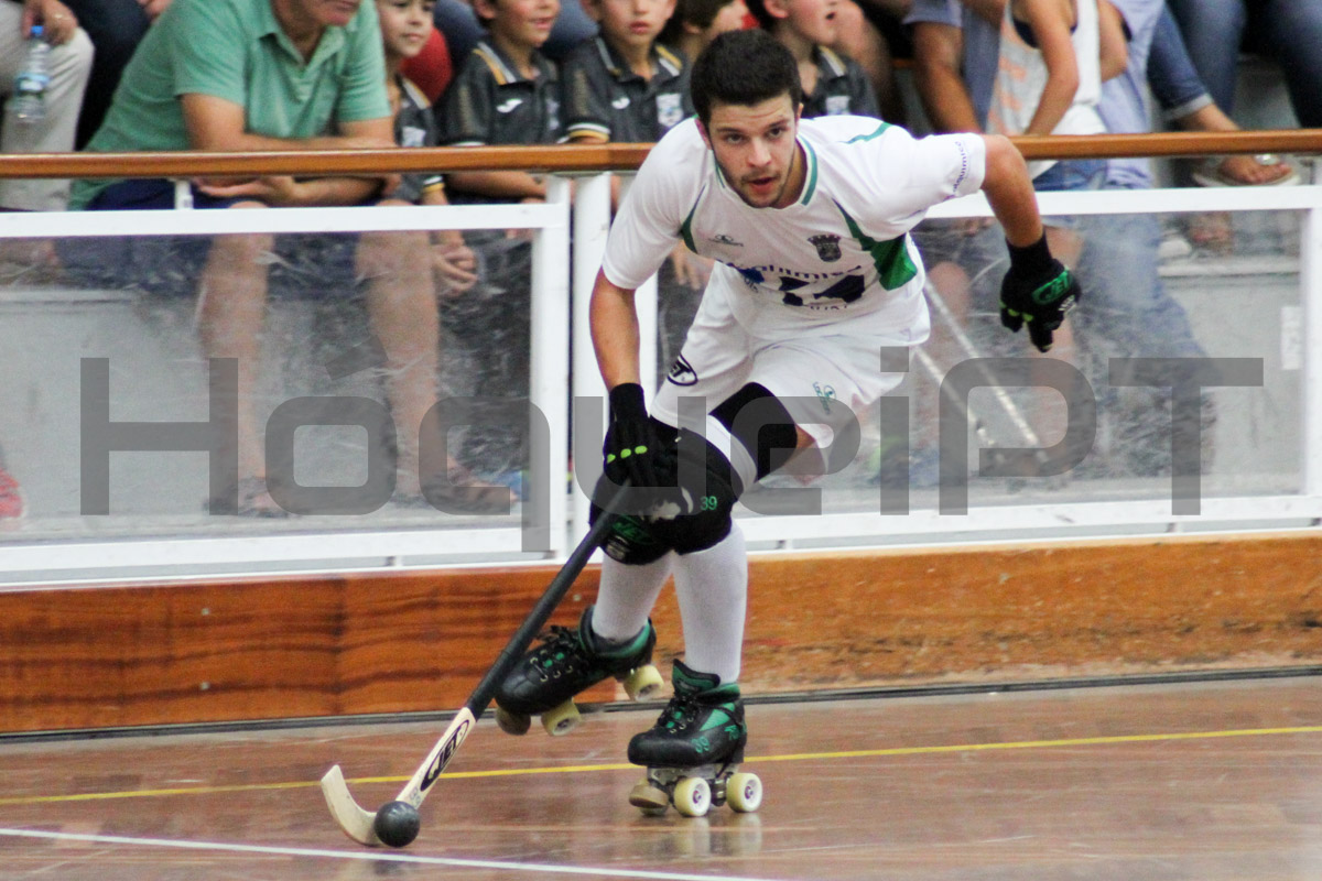 No Valongo, Xavier Cardoso, campeão do Mundo de Sub-20 (2013), apadrinha três campeões de 2015