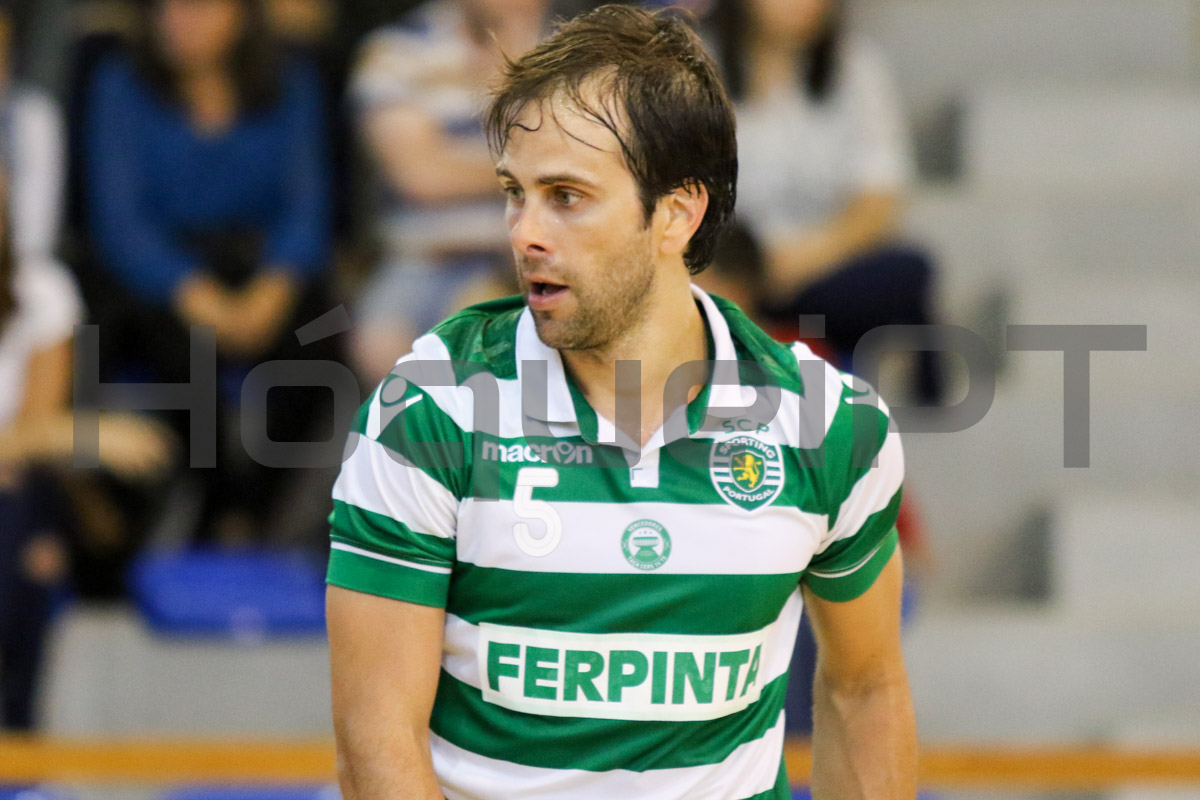 Cacau, vencedor da Liga Europeia pelo Benfica, agora com as cores do Sporting