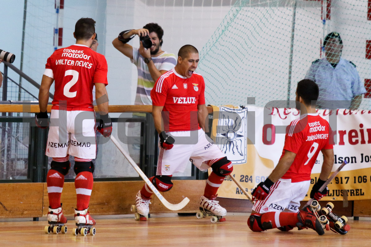 Encarnados festejam segundo golo, mas o jogo estava ainda longe de acabar