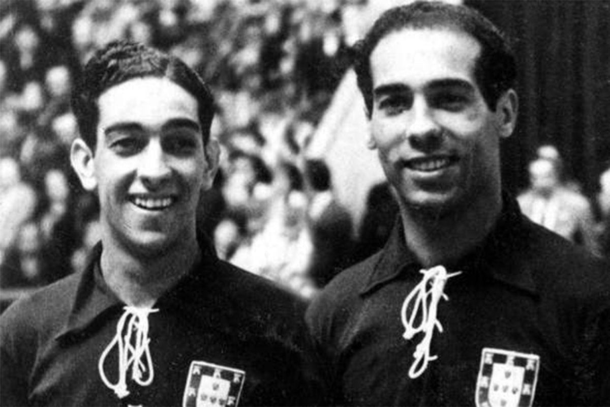 Jesus Correia (dir.) e o primo, companheiro no Paço de Arcos e na Selecção, Correia dos Santos