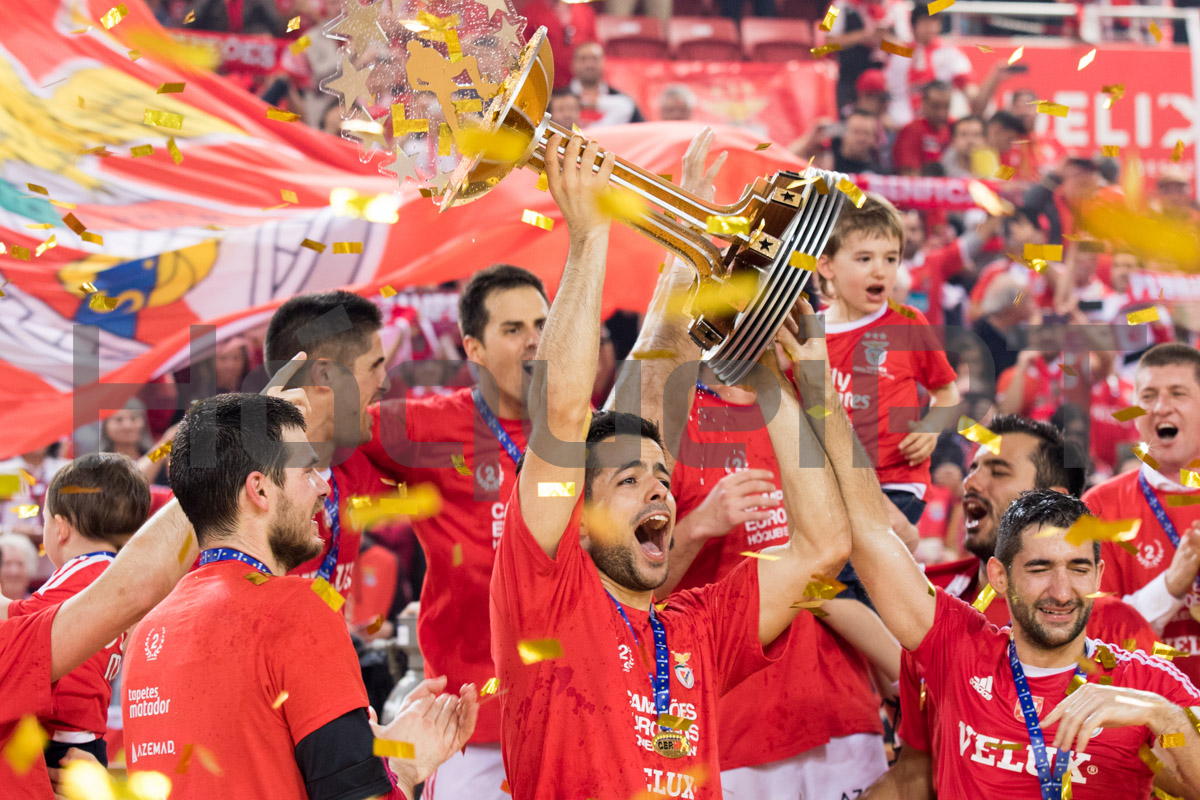 Conquista da Liga Europeia juntou-se à do Nacional, no caminho para a possibilidade de um inédito triplete