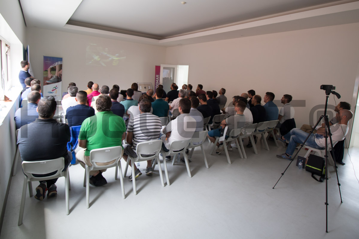 A sala encheu para ouvir o técnico do Barcelona