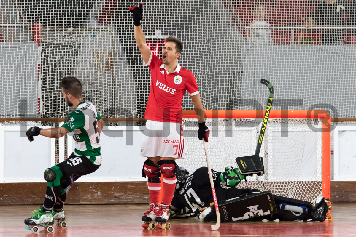 Homenageado no início da partida, Jordi Adroher assinou um hat-trick