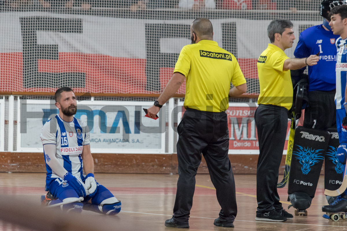 O atleta do Porto viu o vermelho depois de atingir Nicolia, num gesto que o árbitro Luís Peixoto considerou de agressão