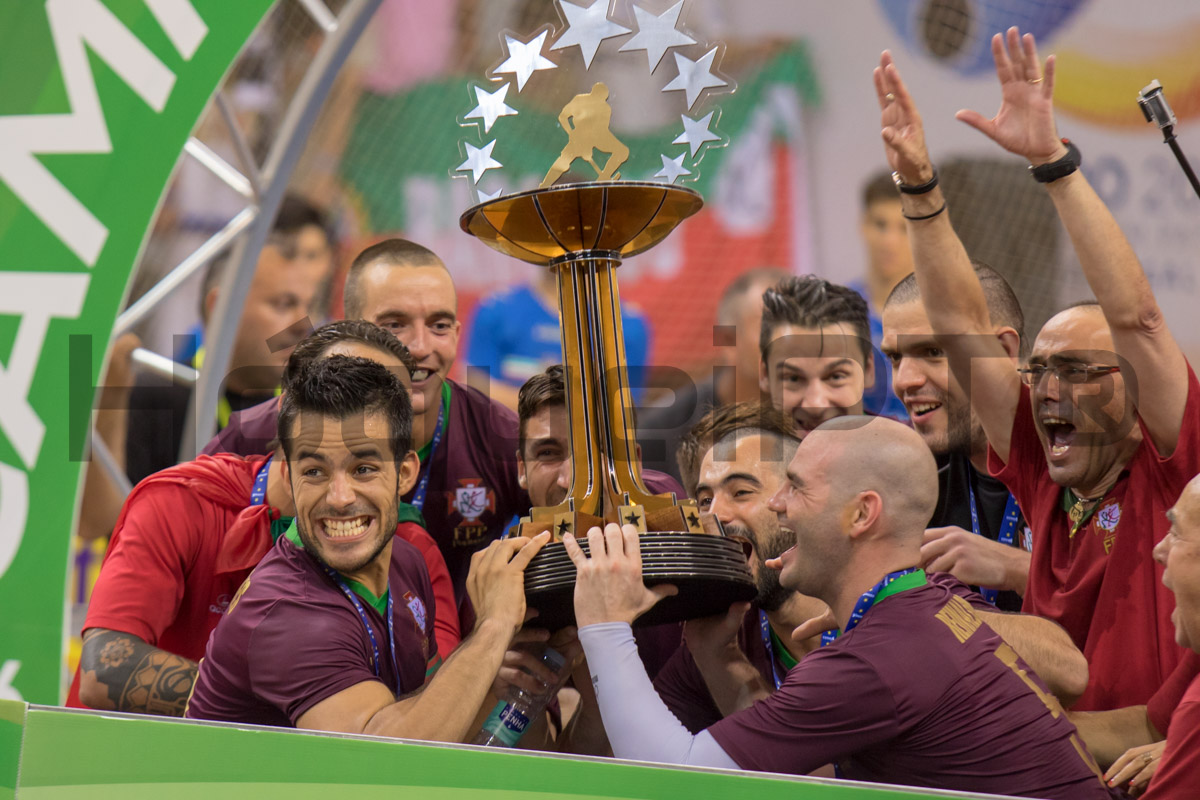 Portugal defenderá o título conquistado em 2016... só não se sabe onde
