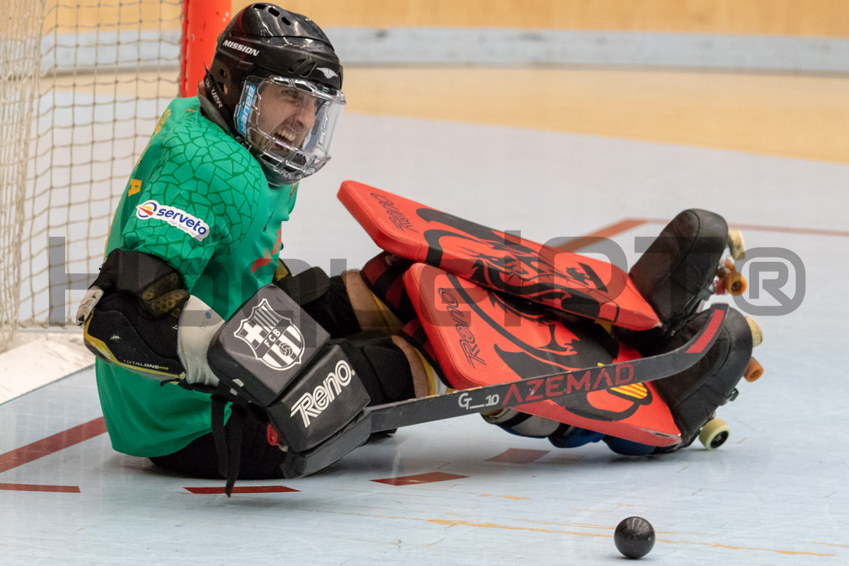 Apesar de já contar 37 anos, Egurrola não hesitou em trocar para o modelo de stick concebido por Trabal; na outra baliza da final da Liga Europeia, o portista Carles Grau usou o mesmo modelo