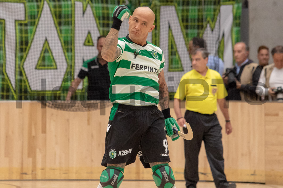Pedro Gil festeja o 2-1 - pelo Porto, Gil conquistara sete Campeonatos