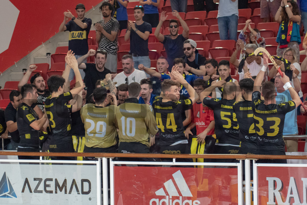 Derrota no jogo não beliscou comunhão da equipa do Riba d'Ave com os adeptos