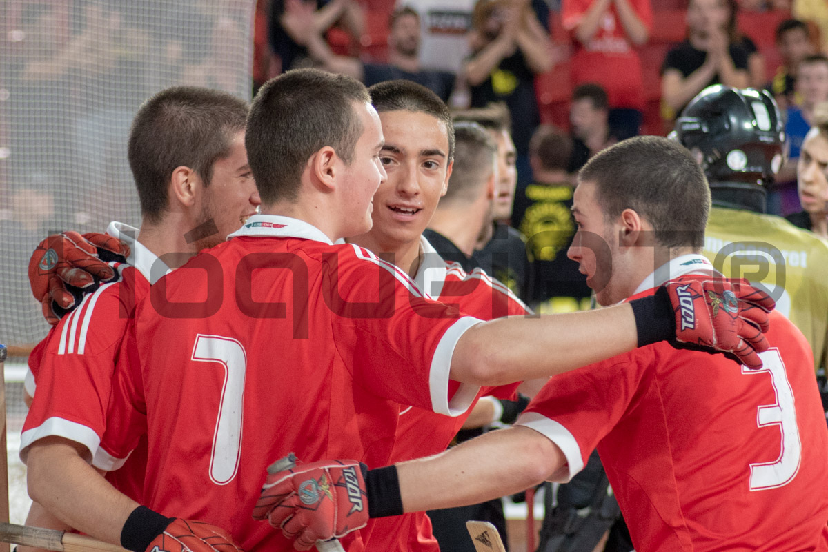 Fundamentalmente com Hugo Santos, Miguel Feio, Filipe Fernandes e João Maló - mais tarde também Xavi Pinho -, o Benfica dominou na primeira fase da partida, construindo uma vantagem que pôde gerir