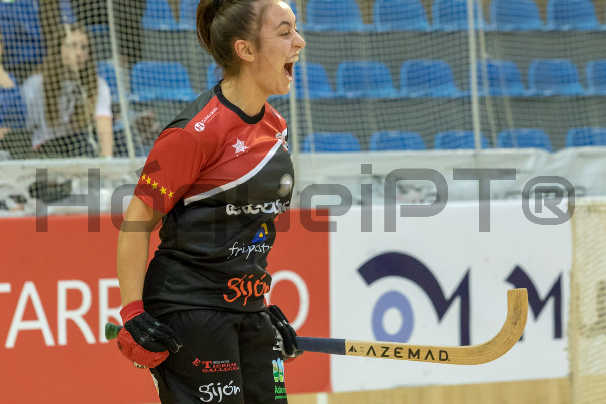 A ‘teenager’ Sara Roces assinou um ‘poker’