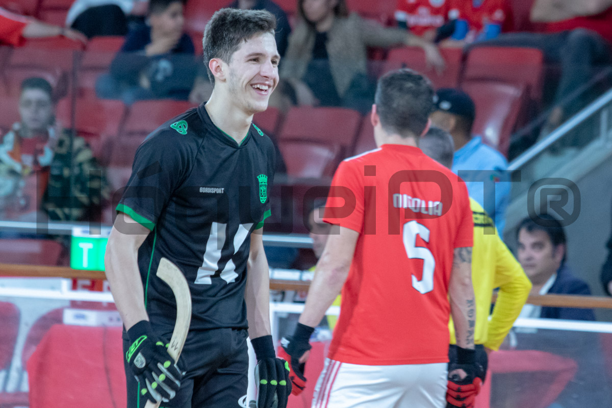 Carlos Ramos (“Carlitos”), em destaque na Luz [onde voltaria três dias depois para marcar mais três golos pelos Sub-20], é mais uma das jovens apostas do Valongo