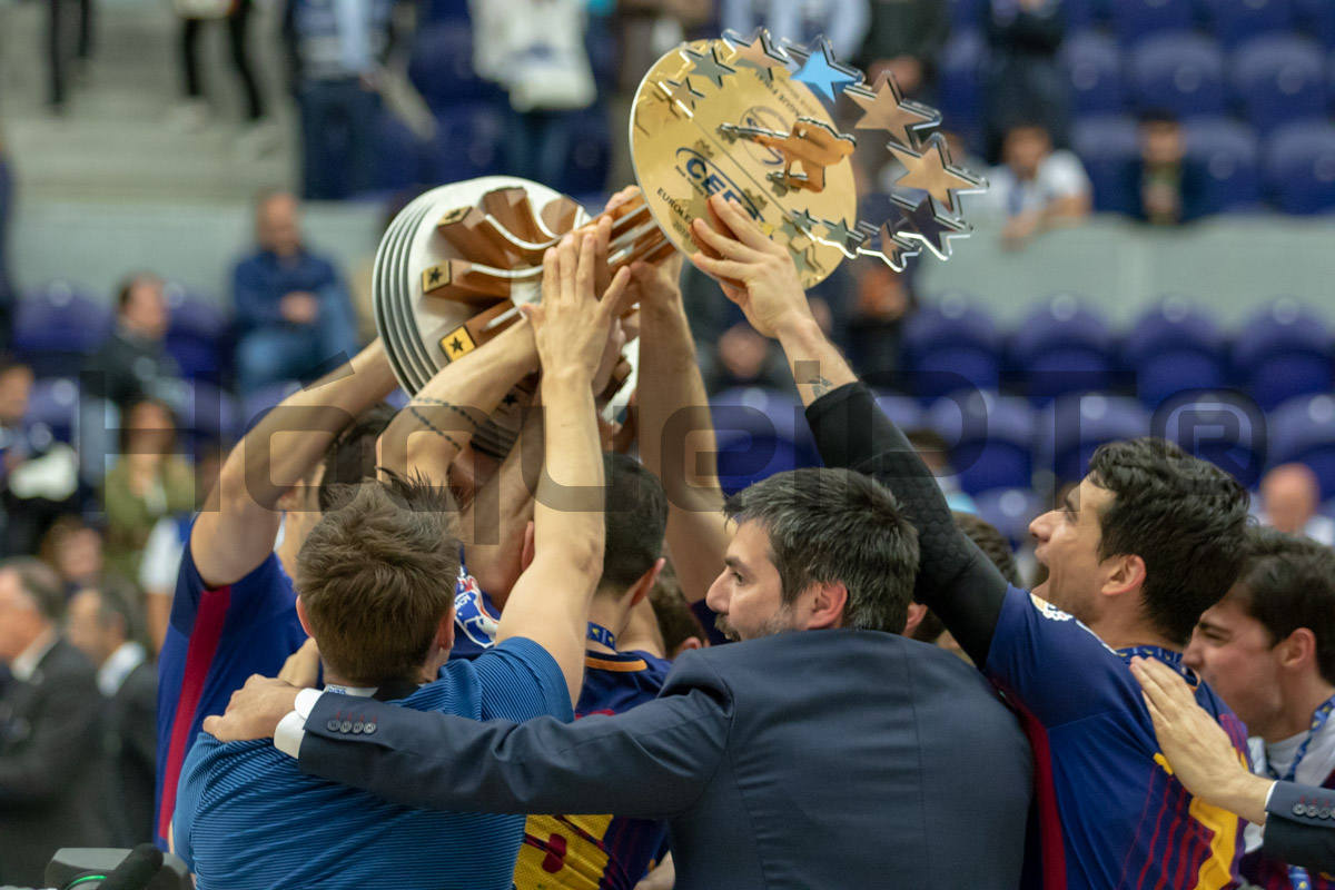 Entre as equipas dos quartos-de-final da Liga Europeia, o Barcelona soma 22 títulos. As restantes sete equipas, com os seus títulos somados, têm seis…