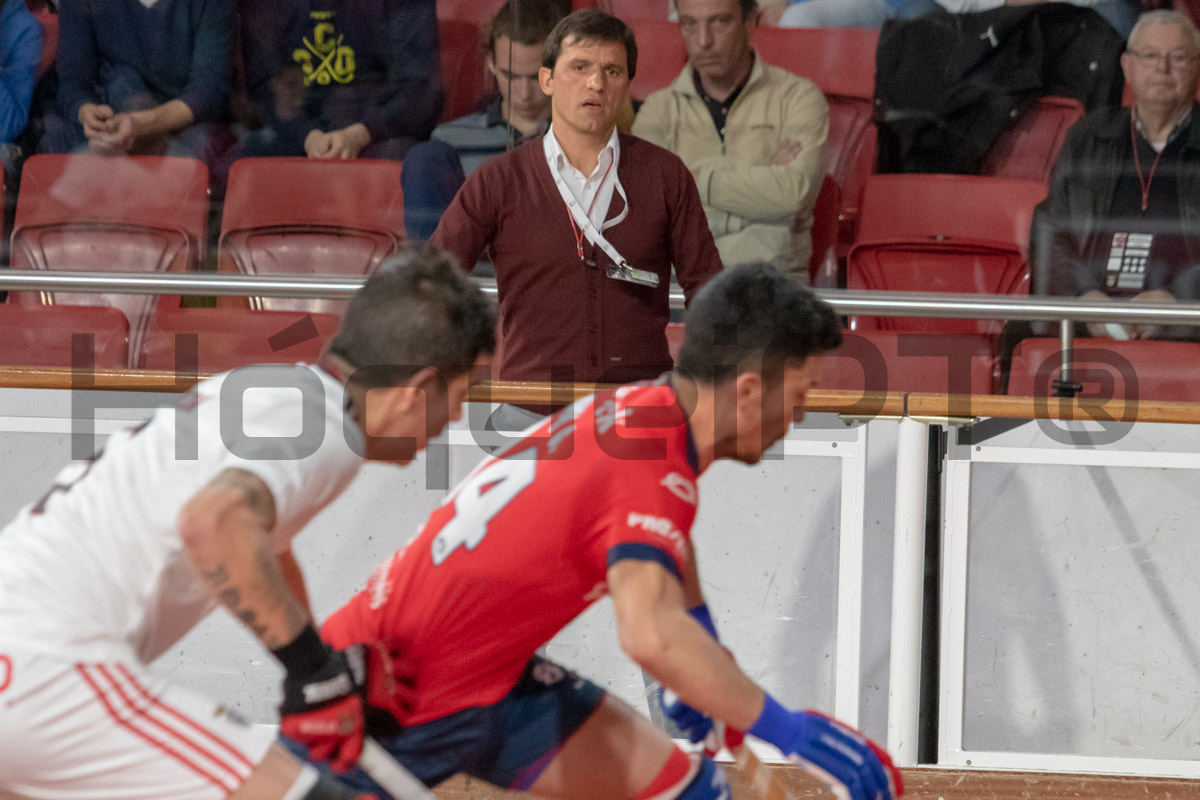 Alejandro Dominguez não se deteve no banco, sempre muito “irrequieto” ao longo da tabela