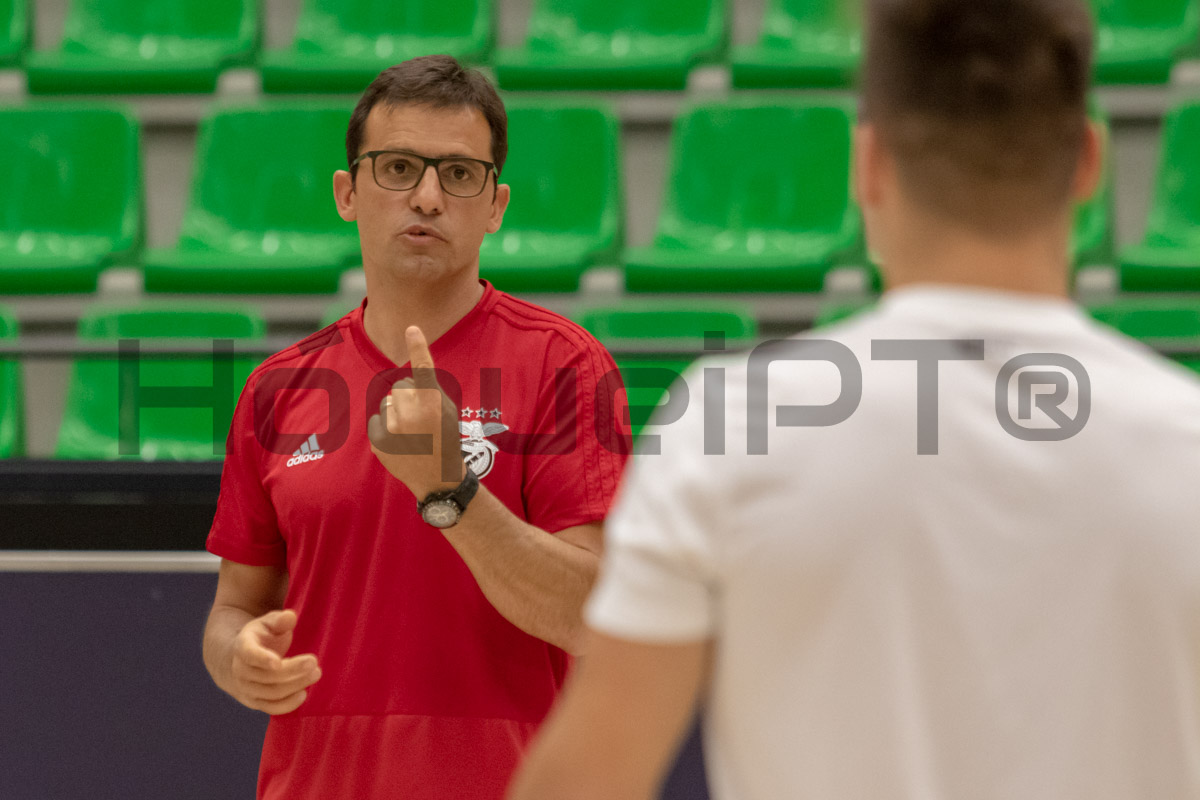 Alejandro Dominguez venceu a Liga Europeia de 2009 como adjunto do mítico Carlos Figueroa
