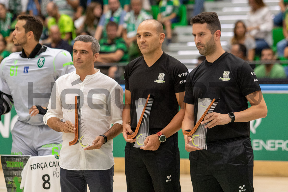 Os árbitros da partida, bem como o português Joaquim Pinto, foram homenageados antes da decisão da Continental