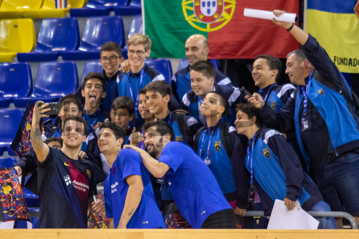 A organização da Eurockey Cup proporcionou a presença no jogo e Sintra e outras equipas deram outro colorido às bancadas do Palau Blaugrana