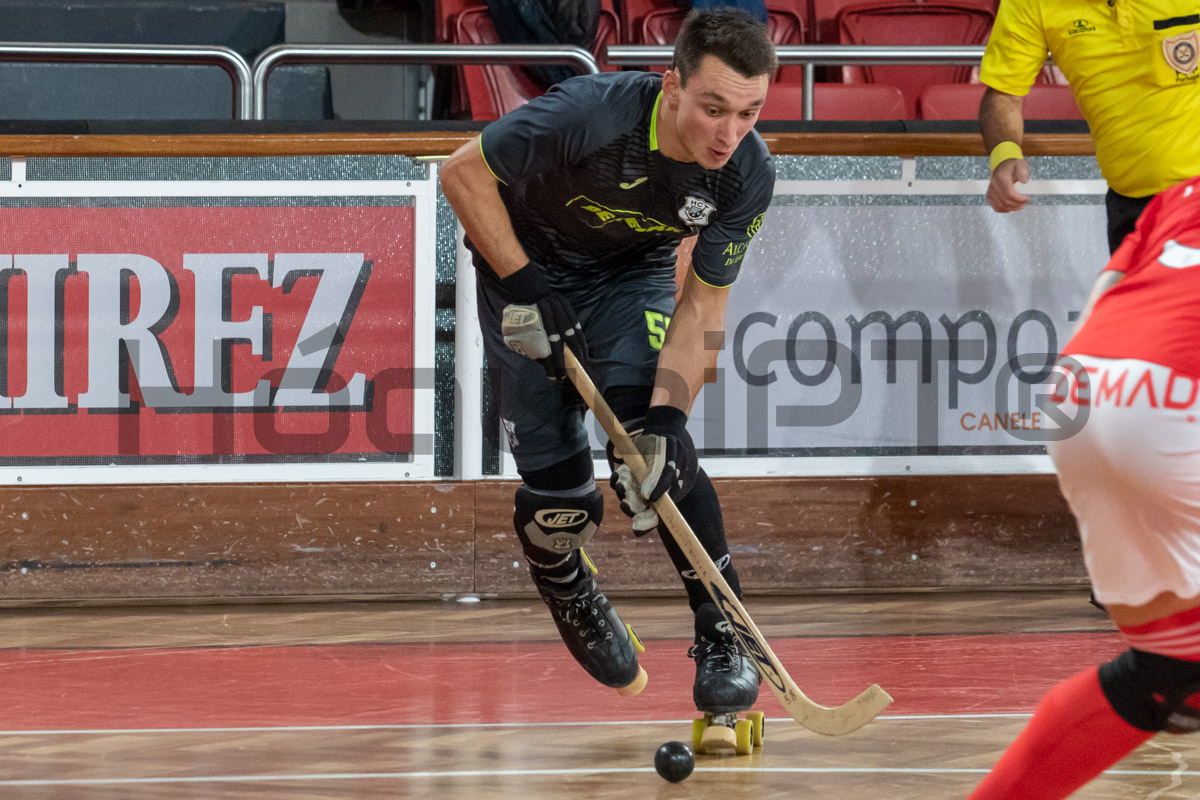 Tiago Mateus, com um hat-trick, custou a liderança ao Óquei de Barcelos