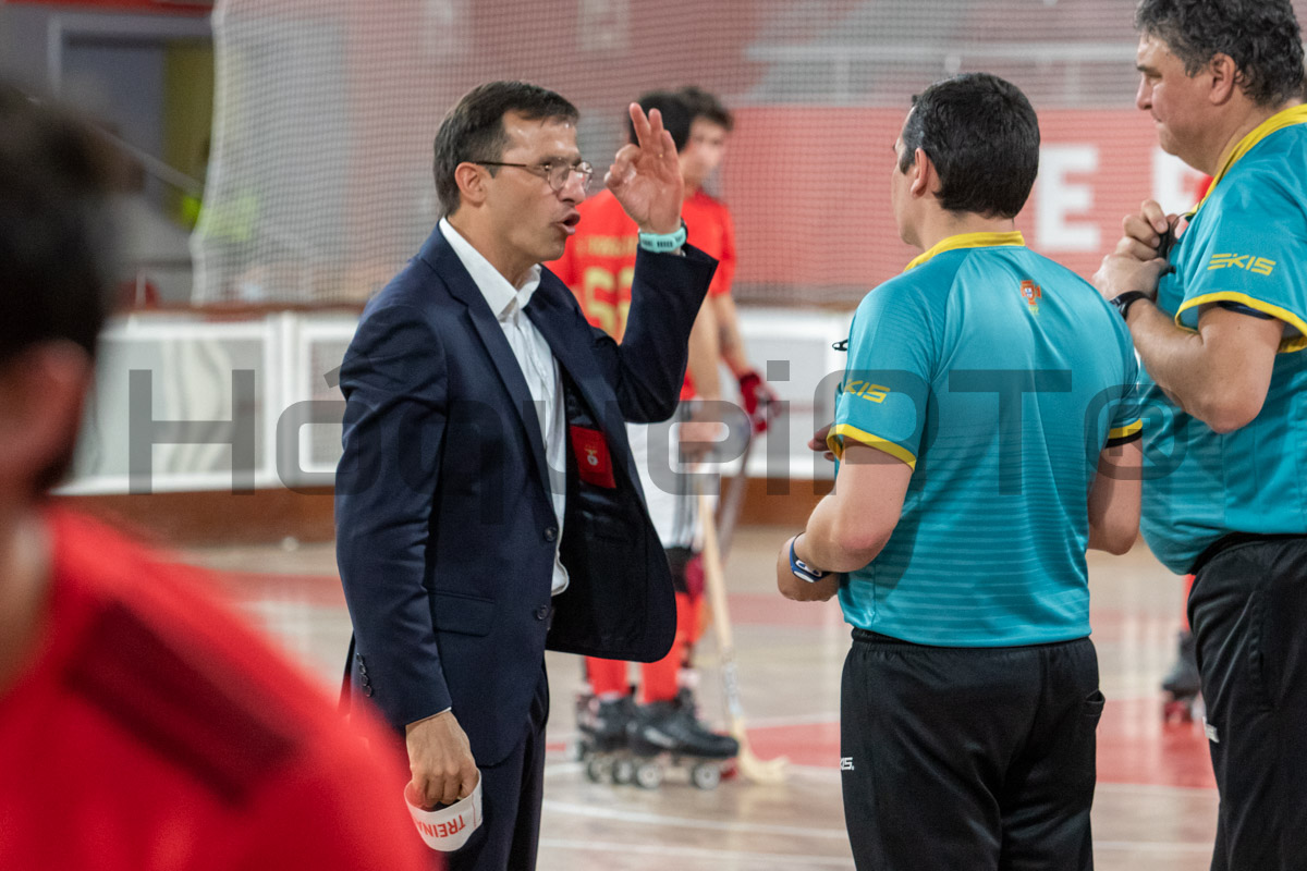 Alejandro Dominguez seria expulso após o apito final.