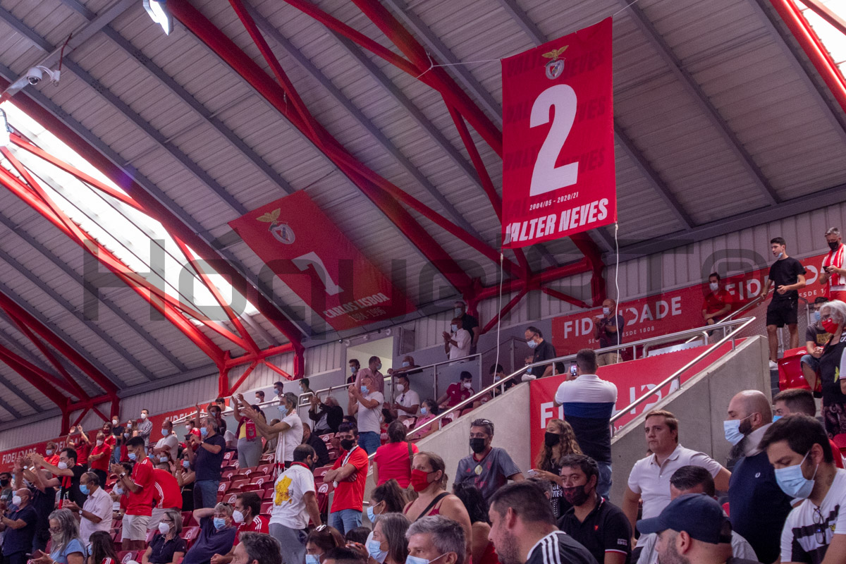 A homenagem ao ex-capitão encarnado perdurará no pavilhão, ao lado da homenagem a Carlos Lisboa.