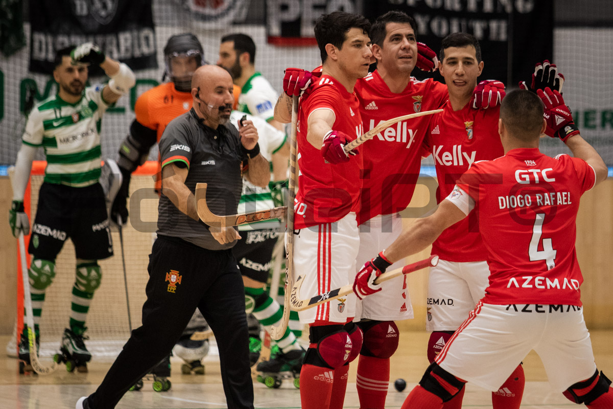 Carlos Nicolia assinou os dois golos do Benfica, ambos de livre directo.