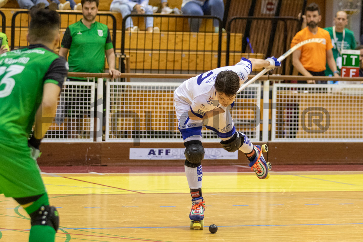 Giulio Cocco remata para o 4-4.