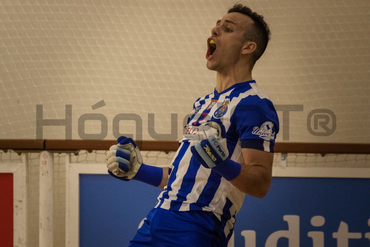 Ezequiel Mena, com dois golos e uma assistência, esteve em destaque.
