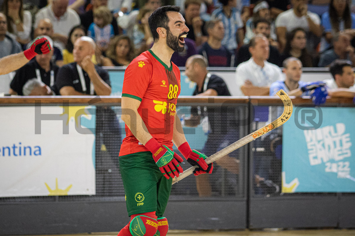 Henrique Magalhães surpreendeu como o goleador português desta final, assinando os dois tentos lusos.