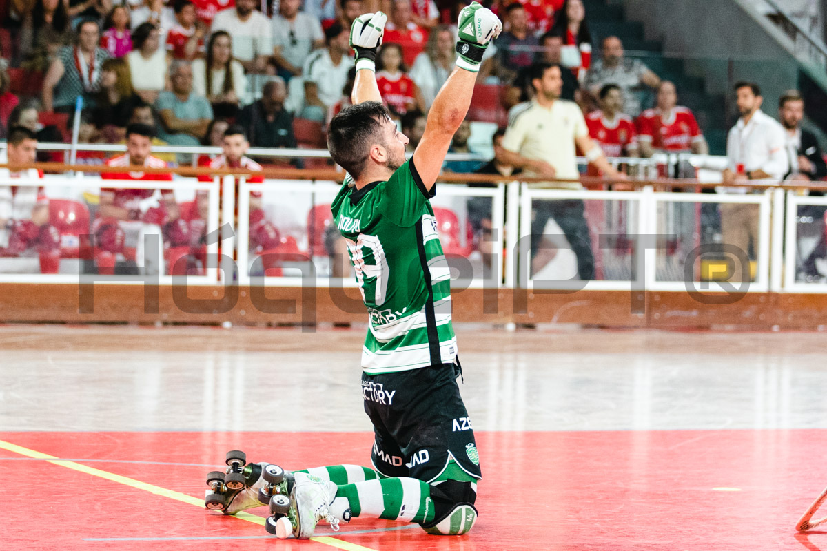 Gonzalo Romero inaugurou o marcador de livre directo. Marcaria os dois golos do Sporting, num jogo que só teve golos argentinos.