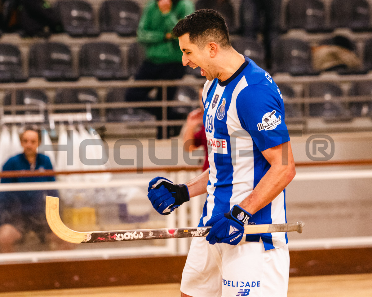Carlo Di Benedetto assinou os três golos do Porto, num hat-trick inglório.