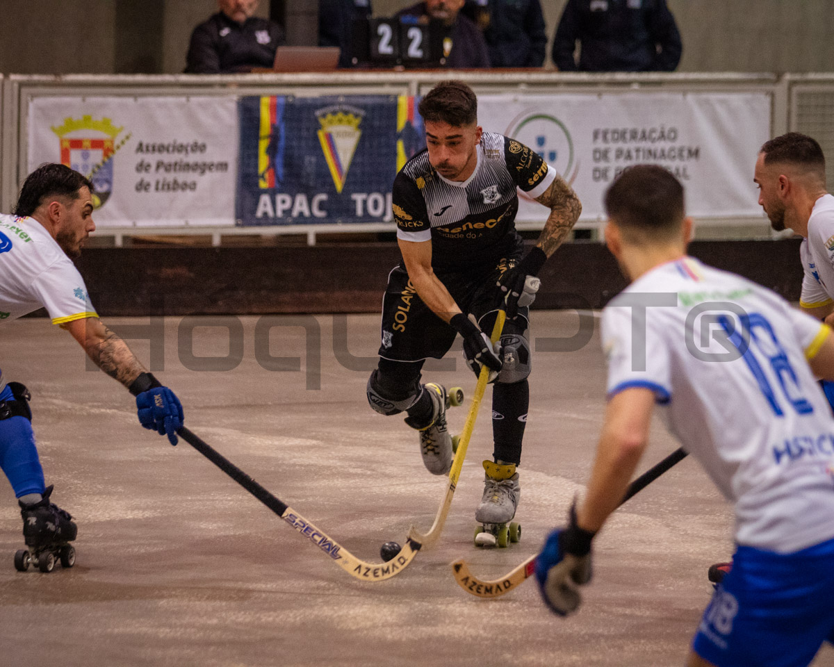 Turquel venceu no Tojal por 2-8, num jogo complicado e com início atrasado pela água em pista.