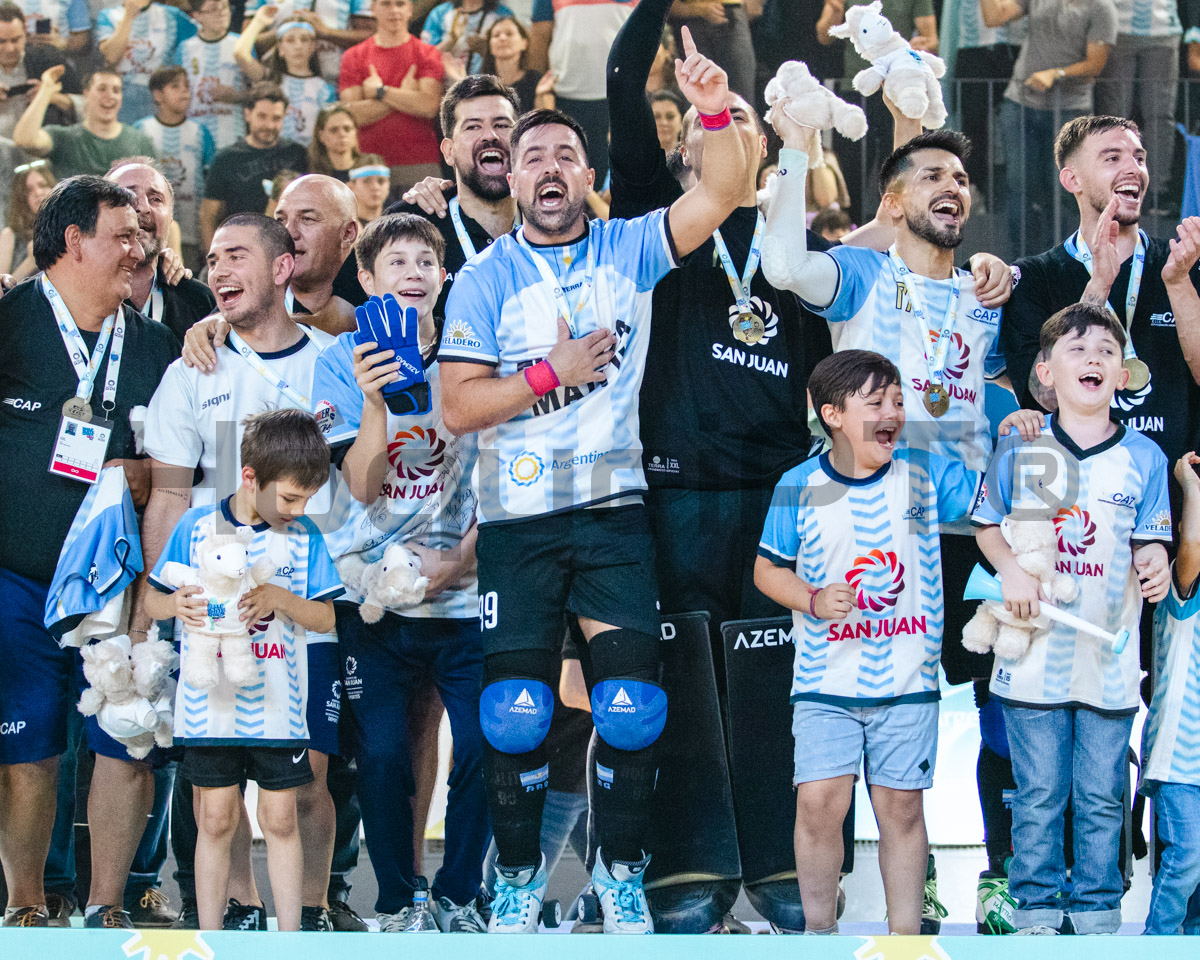 Campeão do Mundo em 2015 e 2022, Gonzalo Romero ganhou uma dimensão que o coloca como legitimo candidato à braçadeira de capitão da albiceleste no Mundial de Setembro próximo.