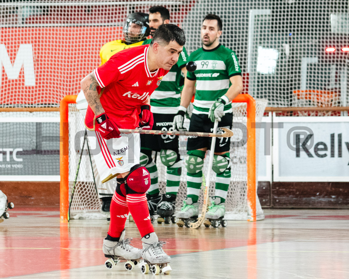 Bola de jogo deu burburinho ainda no aquecimento, com foco particular em Nicolia e Romero. Nada de mais num dérbi sempre escaldante.