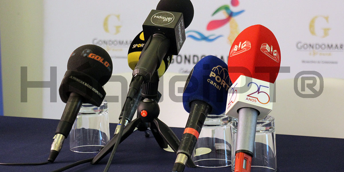 As conferências de imprensa das 'meias'