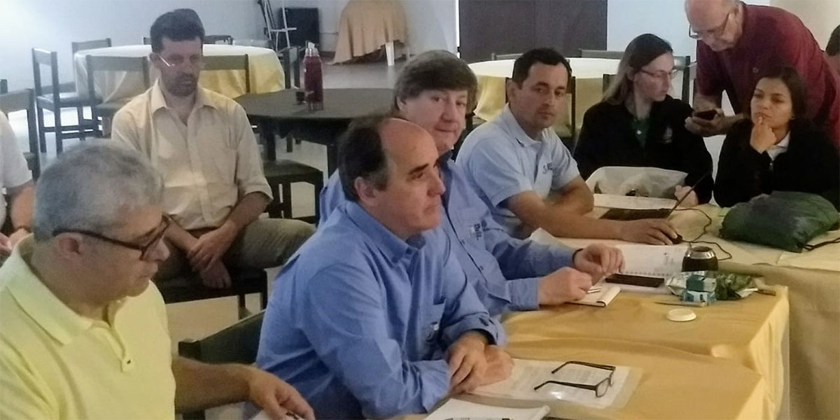 Moacyr rebate críticas de uma 'minoria de três ou quatro pessoas'