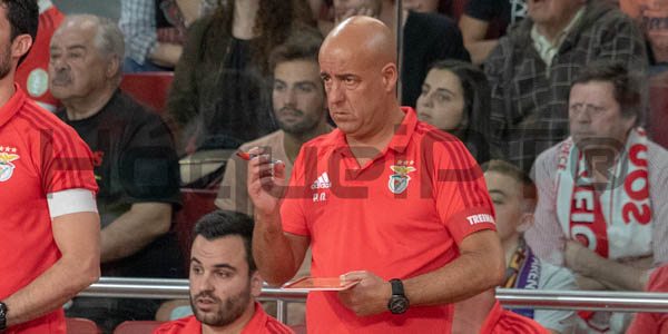 «É inglório... a equipa sofre a primeira derrota e está em terceiro»