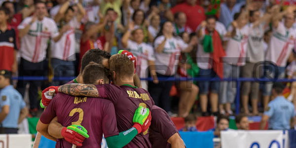 Os 10 para defender o título, com Querido e Xavi de prevenção