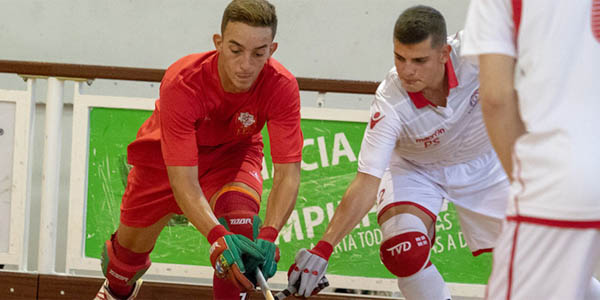 Portugal inicia defesa do título com goleada