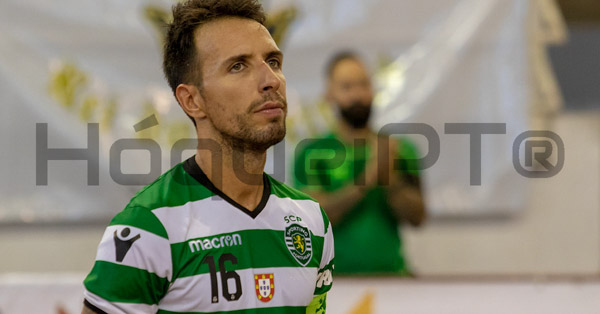 A Bola dá João Pinto e Vítor Hugo de saída