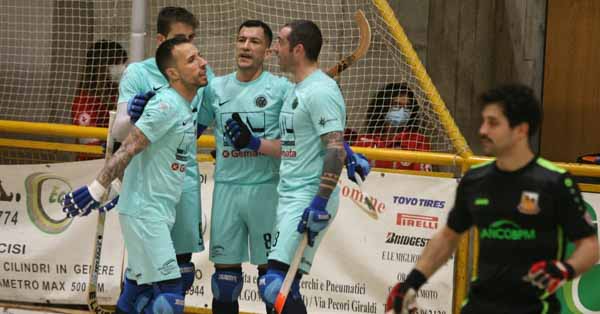 Trissino vence o líder e aproxima-se dos quatro primeiros