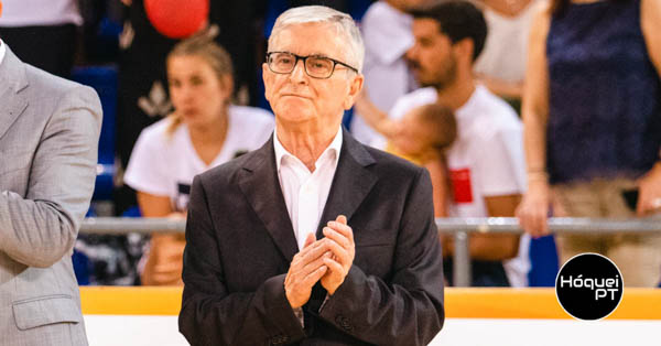 Fernando Claro demite-se e passa a 'espectador sempre atento'