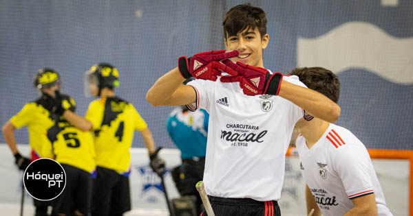 Oliveirense e Benfica nas meias-finais